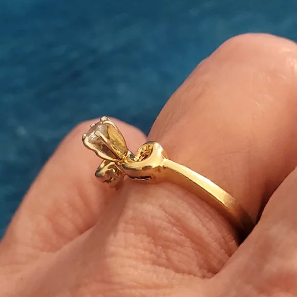 Lovely little 14k yg diamond ring - Picture 4 of 8